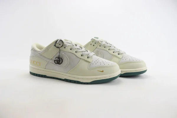 Nike SB Dunk Low x GUCCI - Image 2
