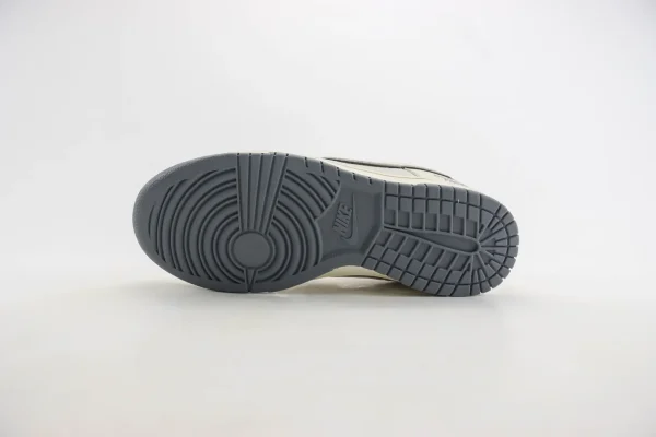Nike SB Dunk Low x The North Face - Image 4