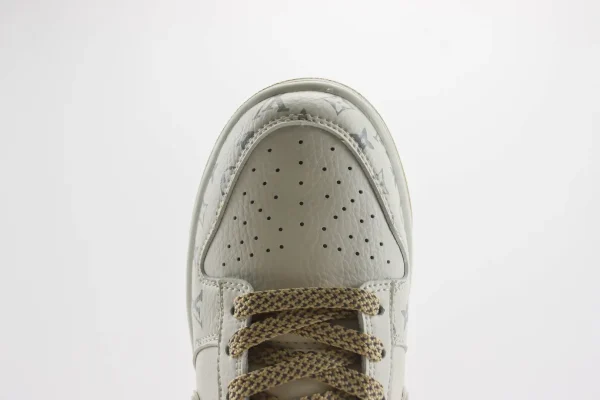 Nike SB Dunk Low x LV - Image 8