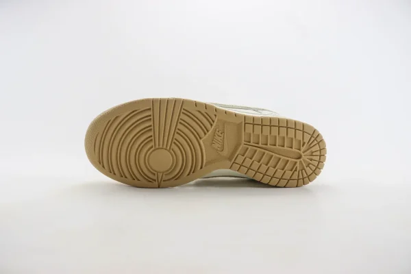 Nike SB Dunk Low x LV - Image 4