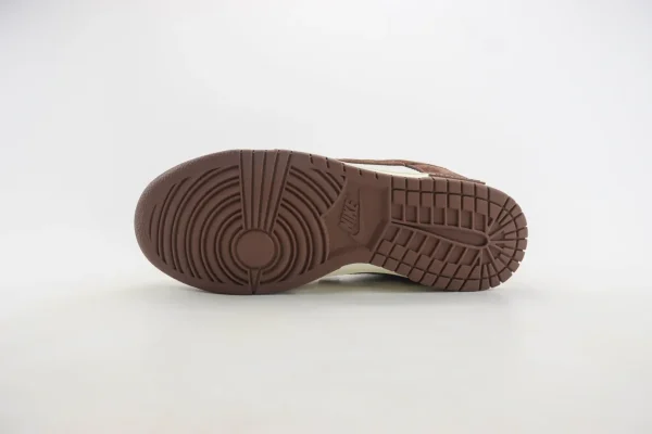 Nike SB Dunk Low x LV - Image 4