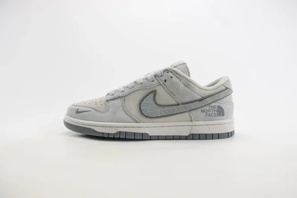 Nike SB Dunk Low x The North Face