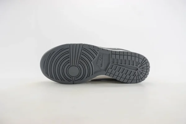 Nike SB Dunk Low x The North Face - Image 4