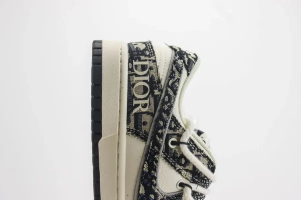 Nike SB Dunk Low x Dior - Image 7