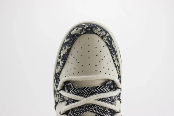 Nike SB Dunk Low x Dior - Image 8