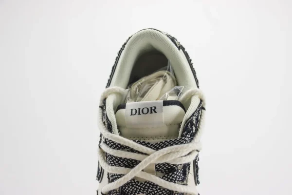 Nike SB Dunk Low x Dior - Image 9