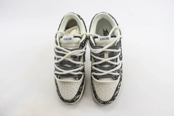 Nike SB Dunk Low x Dior - Image 5