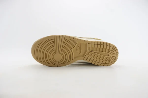 Nike SB Dunk Low x GUCCI - Image 4