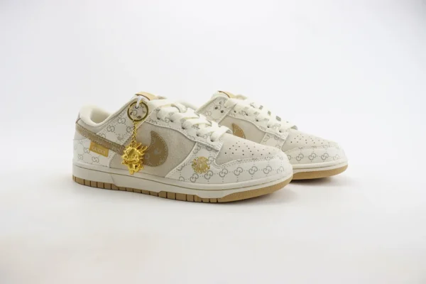 Nike SB Dunk Low x GUCCI - Image 2