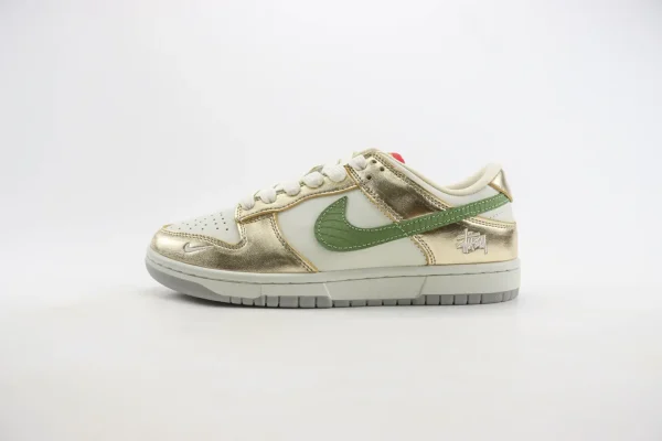 Nike SB Dunk Low x Stussy