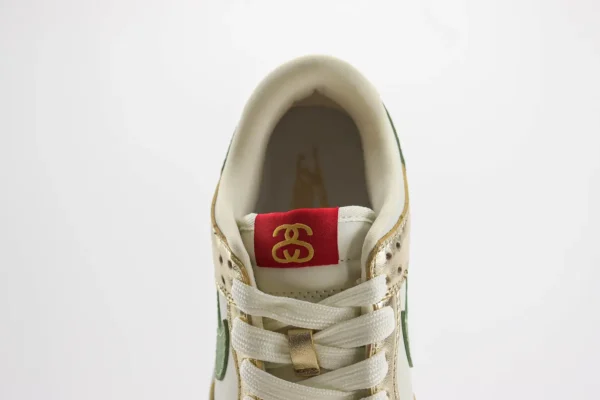 Nike SB Dunk Low x Stussy - Image 9