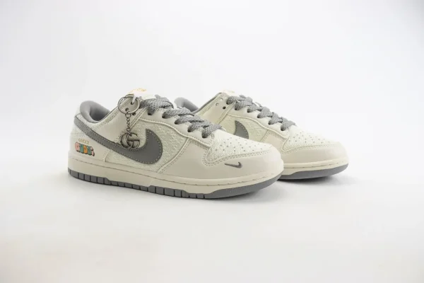 Nike SB Dunk Low x GUCCI - Image 2
