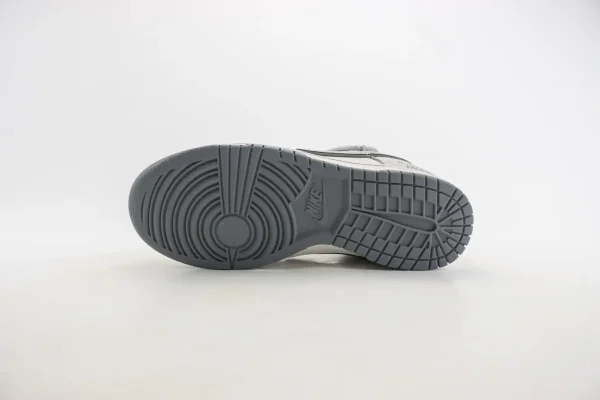 Nike SB Dunk Low x The North Face - Image 4