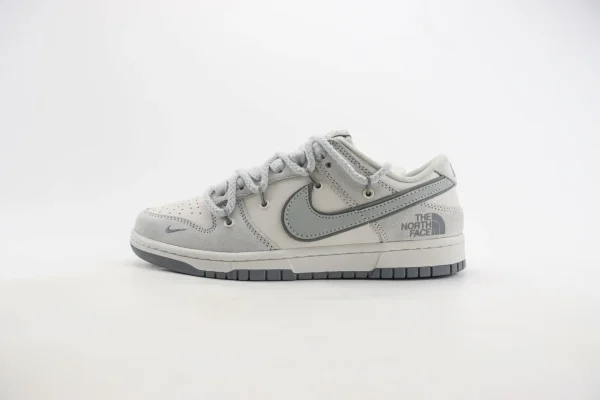 Nike SB Dunk Low x The North Face
