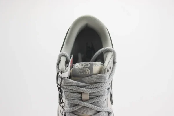 Nike SB Dunk Low x The North Face - Image 9