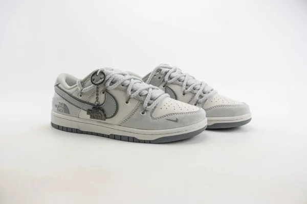 Nike SB Dunk Low x The North Face - Image 2