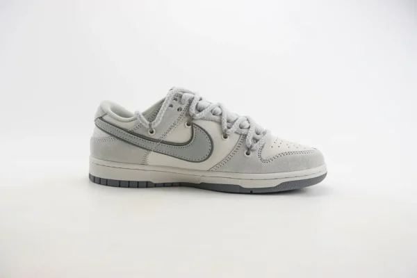 Nike SB Dunk Low x The North Face - Image 3