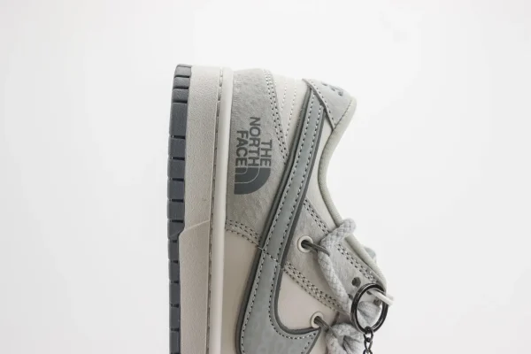 Nike SB Dunk Low x The North Face - Image 7