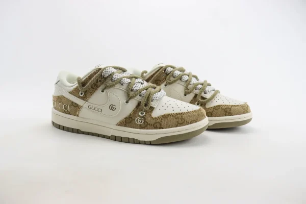 Nike SB Dunk Low x GUCCI - Image 2