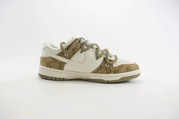 Nike SB Dunk Low x GUCCI - Image 3