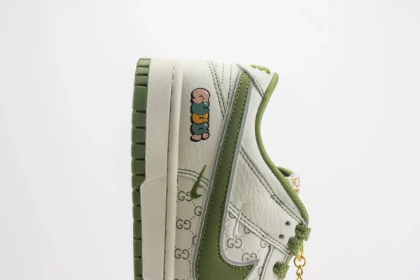 Nike SB Dunk Low x GUCCI - Image 7