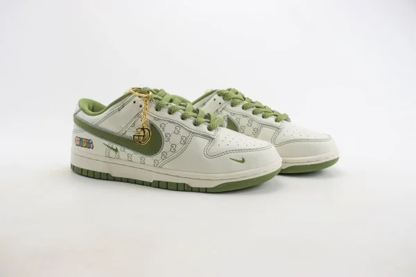 Nike SB Dunk Low x GUCCI - Image 2