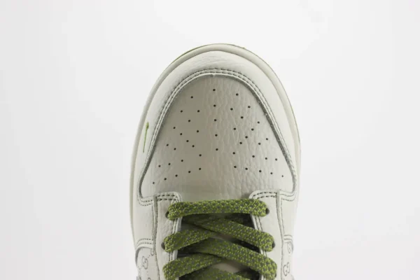 Nike SB Dunk Low x GUCCI - Image 8