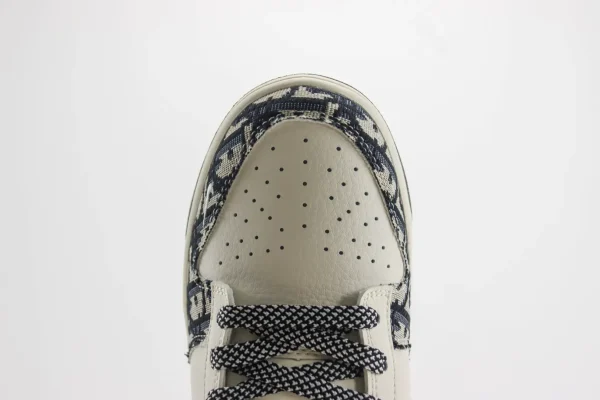 Nike SB Dunk Low x Dior - Image 8