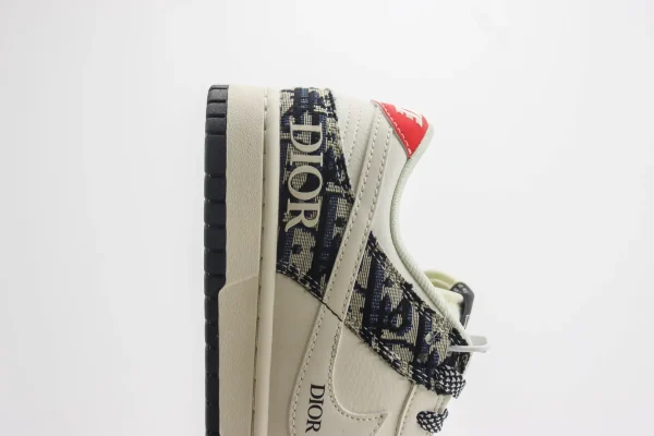 Nike SB Dunk Low x Dior - Image 7