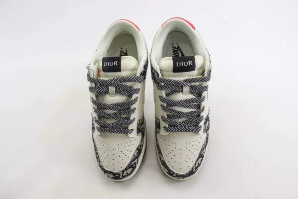 Nike SB Dunk Low x Dior - Image 5