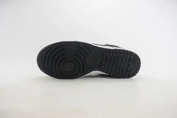 Nike SB Dunk Low x GUCCI - Image 4
