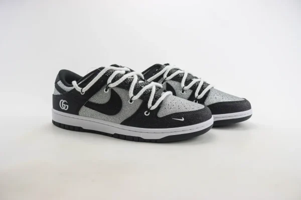 Nike SB Dunk Low x GUCCI - Image 2