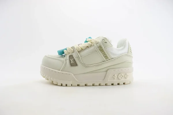 LV trainer Maxi