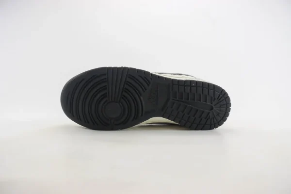 Nike SB Dunk Low x Dior - Image 4