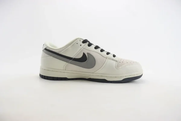 Nike SB Dunk Low x Dior - Image 3