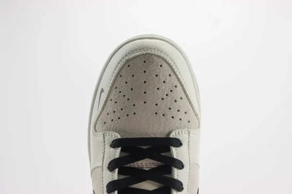 Nike SB Dunk Low x Dior - Image 8