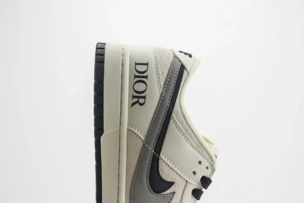 Nike SB Dunk Low x Dior - Image 7