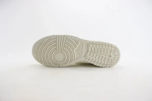 Nike SB Dunk Low x GUCCI - Image 4