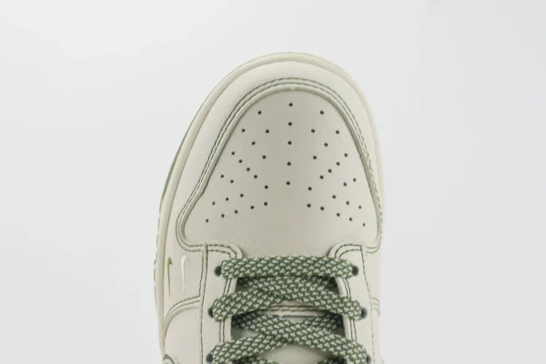 Nike SB Dunk Low - Image 8