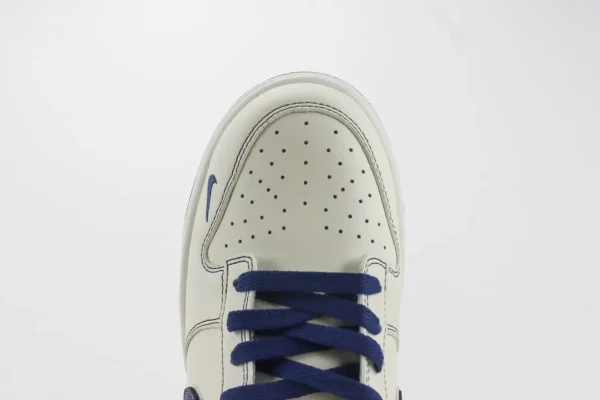 Nike SB Dunk Low x OFF-WHITE - Image 8
