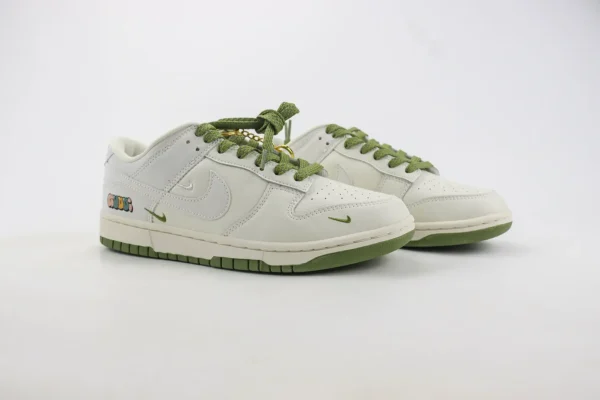 Nike SB Dunk Low x GUCCI - Image 2