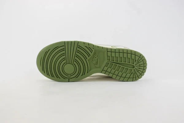 Nike SB Dunk Low x GUCCI - Image 4
