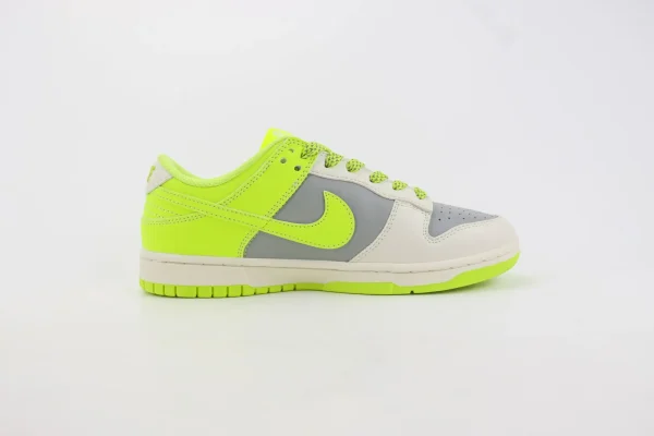 Nike SB Dunk Low x Bape - Image 3