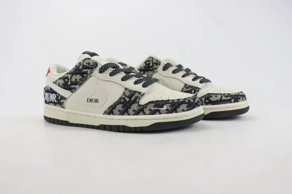 Nike SB Dunk Low x Dior - Image 2
