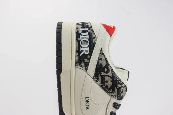 Nike SB Dunk Low x Dior - Image 7