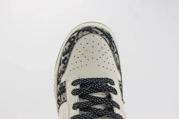 Nike SB Dunk Low x Dior - Image 8