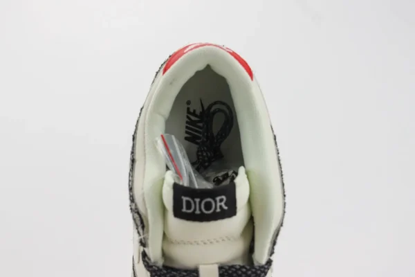 Nike SB Dunk Low x Dior - Image 9