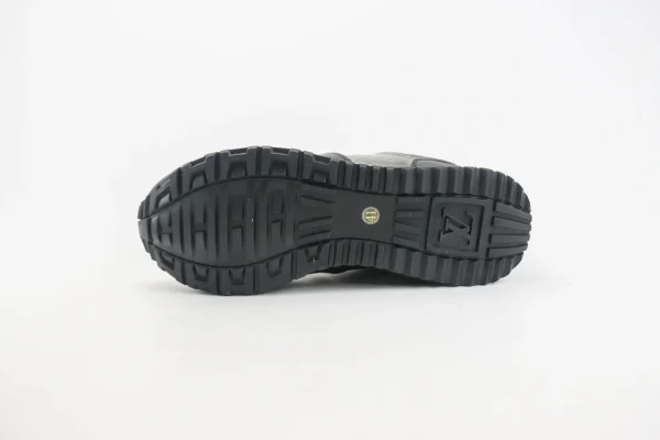 LV Run away Sneaker - Image 4