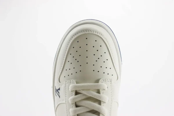 Nike SB Dunk Low x LV - Image 8