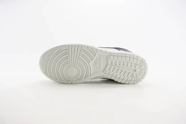 Nike SB Dunk Low x LV - Image 4
